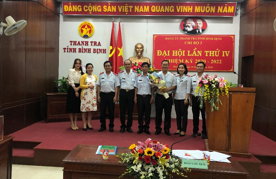 Các đại biểu dự Đại hội chi bộ 2