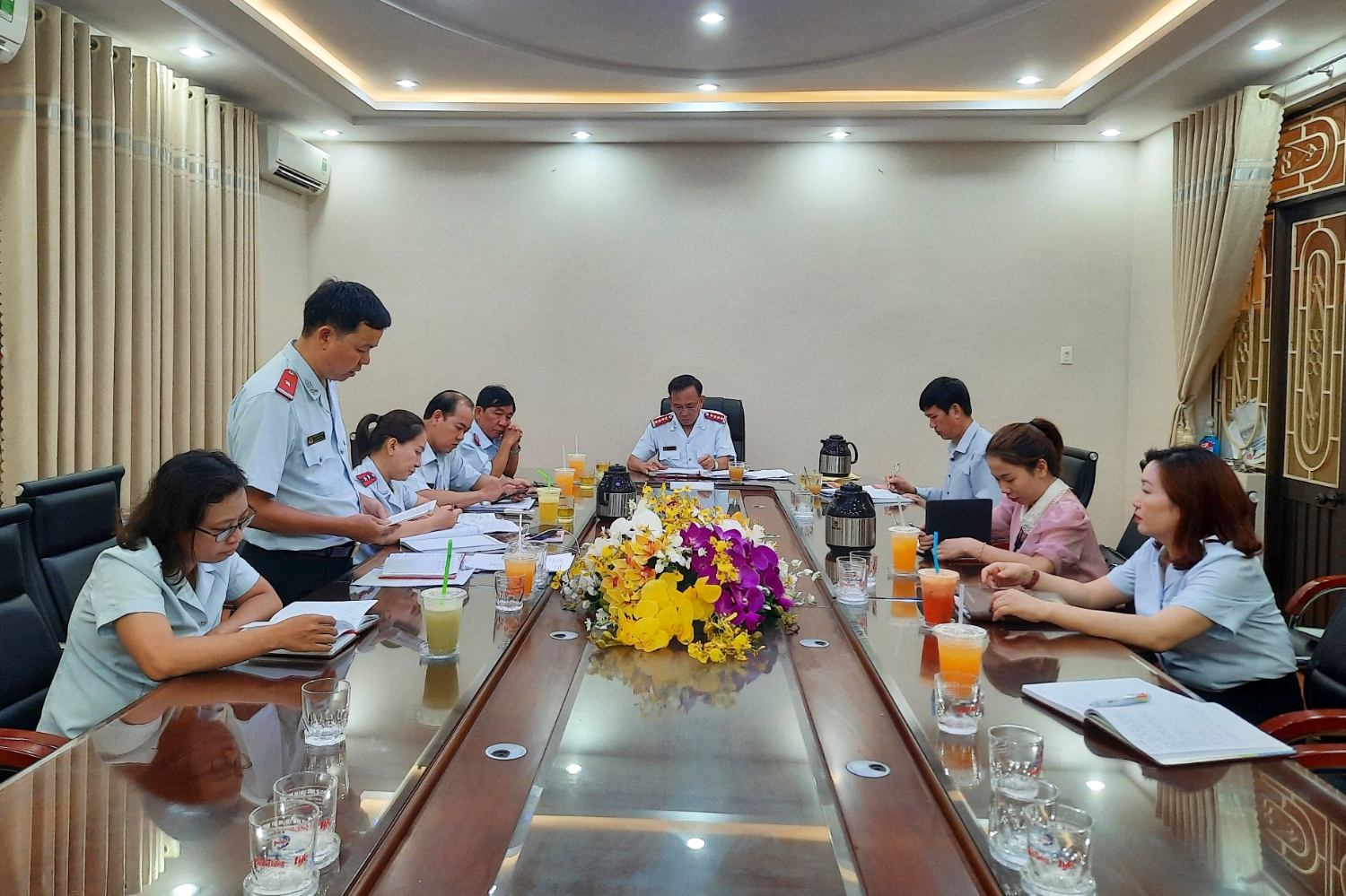 Ảnh: Sinh hoạt Chi bộ Văn phòng