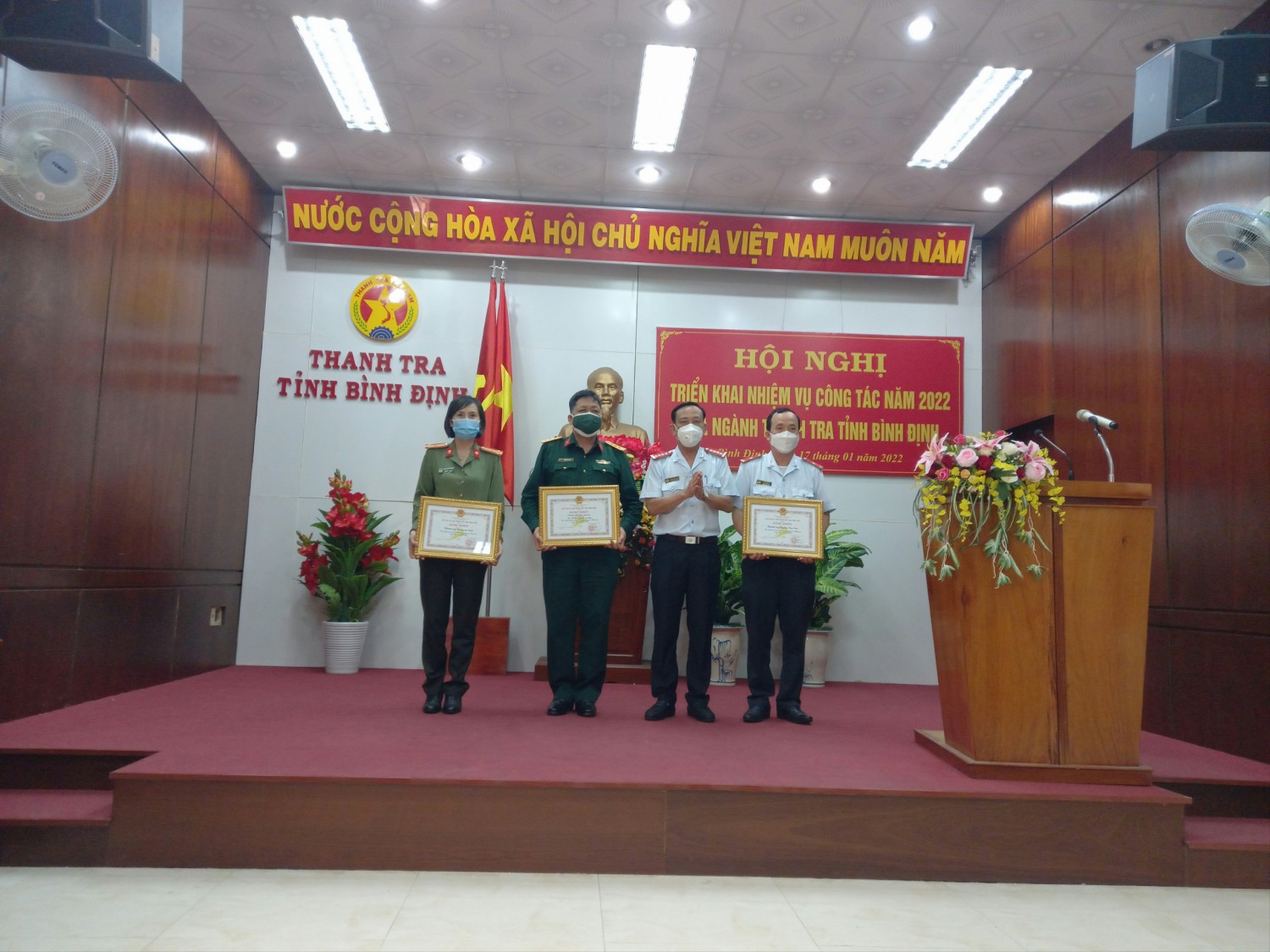 Khen thưởng