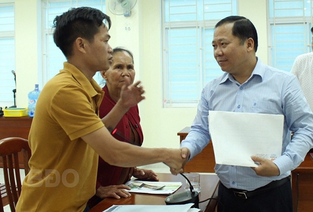 Chủ tịch UBND tỉnh Bình Định Nguyễn Phi Long tại một buổi tiếp dân định kỳ  (Ảnh: Báo Bình Định)